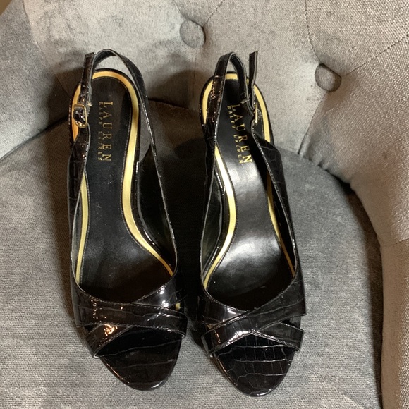 Ralph Lauren black patent leather sandals. Size 9. - Picture 2 of 6